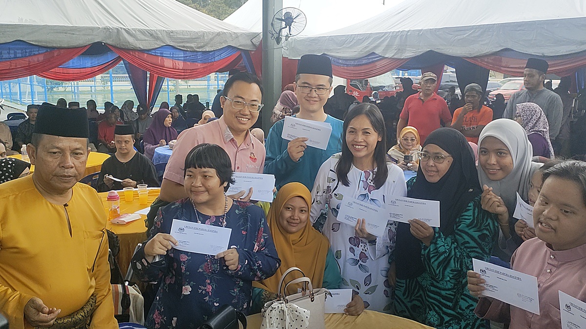 全国：张念群：2通讯部官员遭冒名诈骗