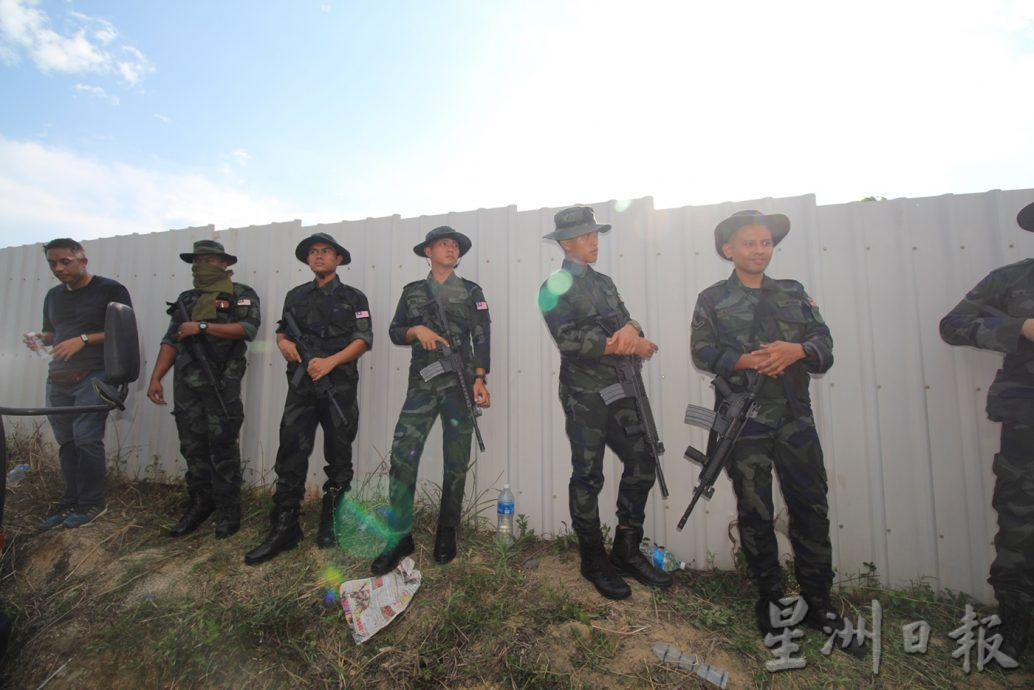 全国:森林局及警察破门闯私人榴梿芭,逮捕一名无地契女农民,与农民对峙长达4个小时