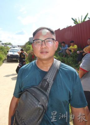 全国:森林局及警察破门闯私人榴梿芭,逮捕一名无地契女农民,与农民对峙长达4个小时