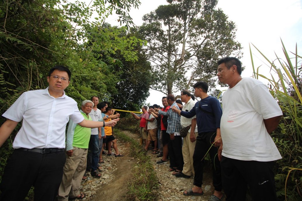 全国:森林局在劳勿无地契榴梿芭拉警戒线,数百农民不敢进芭工作
