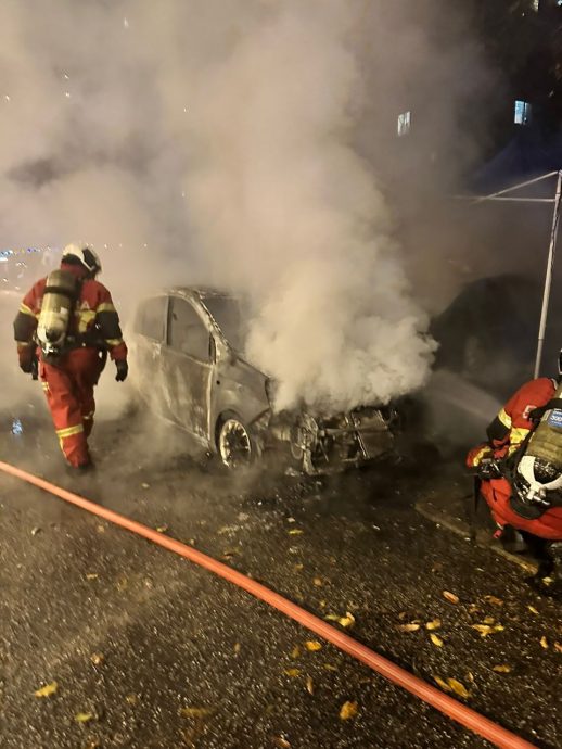 公寓露天停车场火患 4辆车遭殃及未酿伤亡