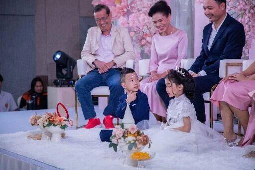 前世情人今世结婚 龙凤胎依俗办婚礼“泰特别”