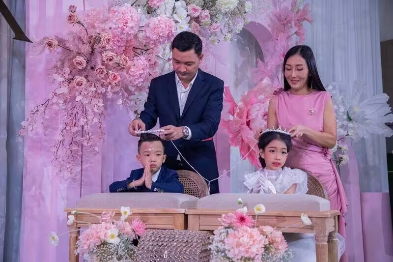 前世情人今世结婚 龙凤胎依俗办婚礼“泰特别”