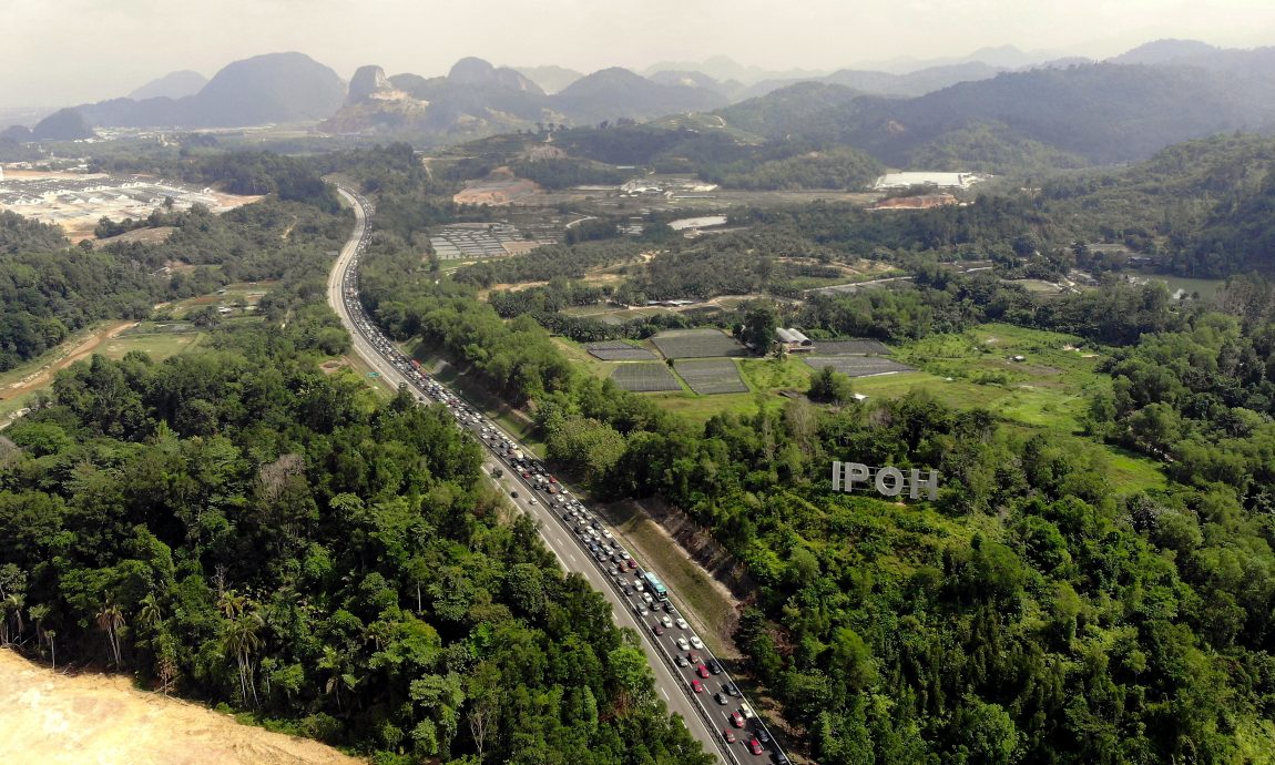 南北大道返城潮多车  南下车流量高