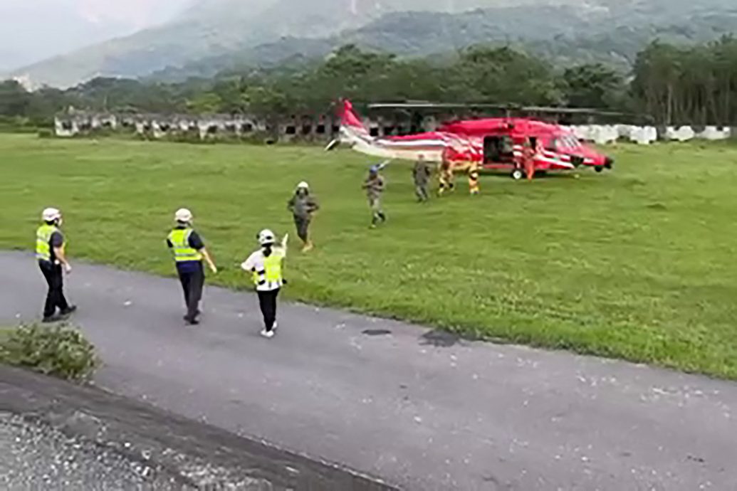 受困花莲矿场一夜 直升机吊挂救出6矿工