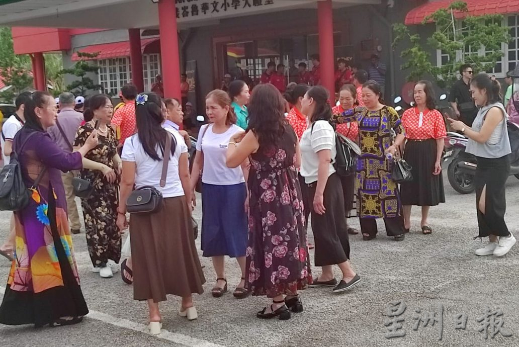 古城【星角摄】26/4(星期五)见报:越南团尝美食
