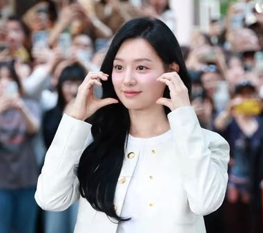 合体金智媛出席《泪之女王》庆功宴 金秀贤不舍甜喊“洪海仁”