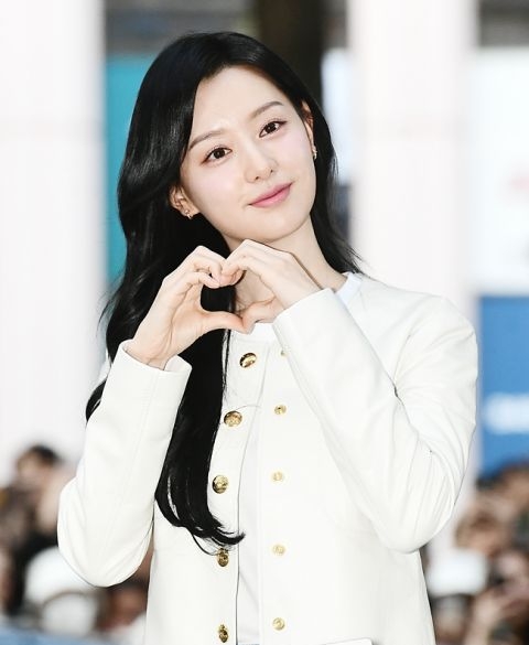 合体金智媛出席《泪之女王》庆功宴 金秀贤不舍甜喊“洪海仁”