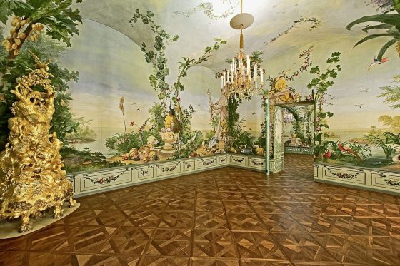 吴伟才/旧时代的“宫图四壁”