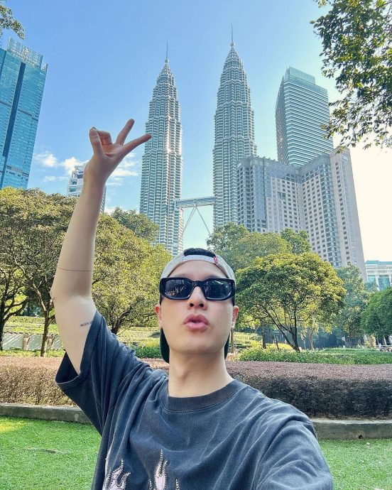 周汤豪开唱前去刮痧 妈妈比莉被曝也在大马