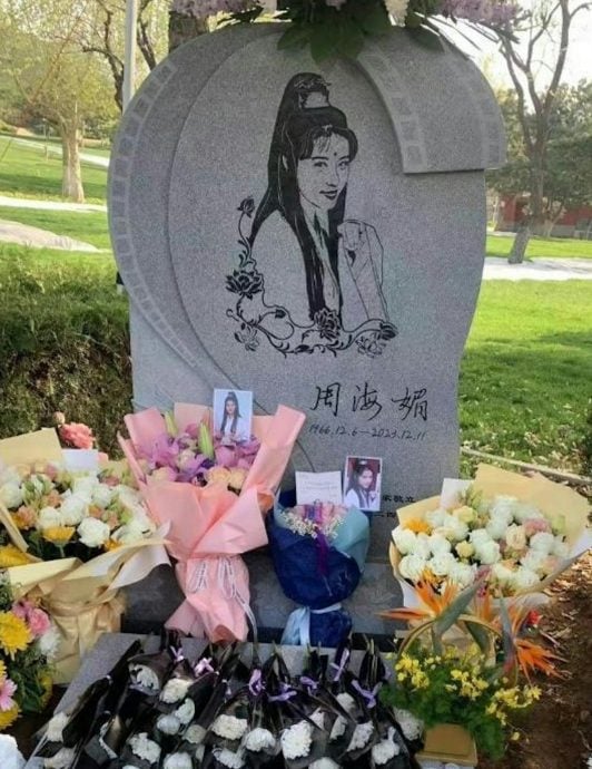 周海媚北京墓园实景曝光 “周芷若”石刻取代相片