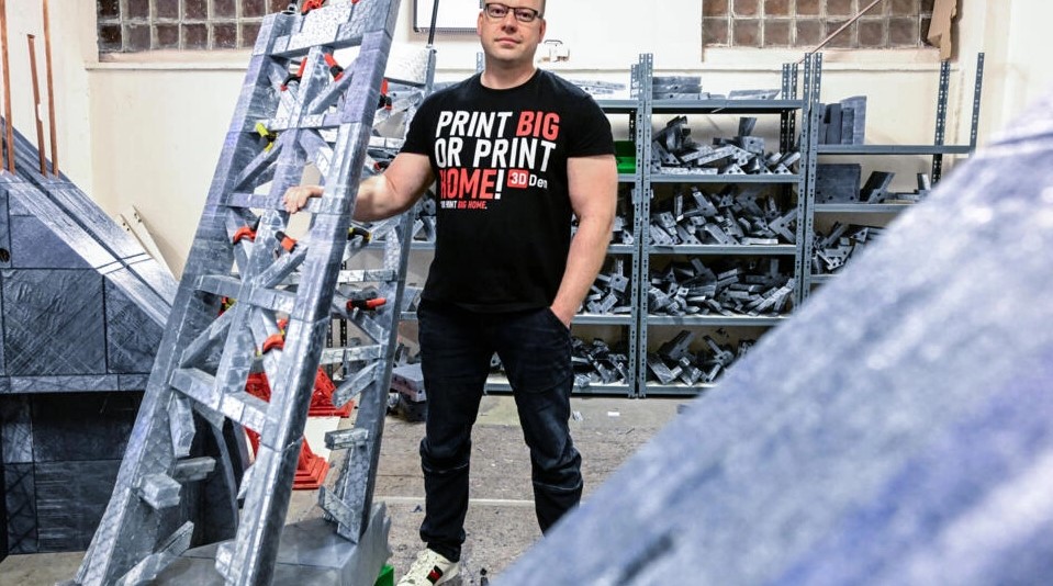 唤醒保护海洋意识 捷克公司用海洋垃圾3D打印埃菲尔铁塔