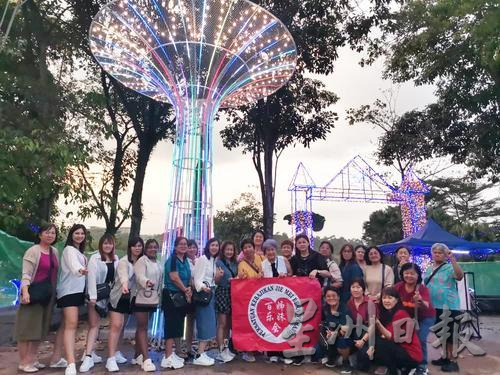 图与文:东:百乐姐妹会举办欢乐一日游 