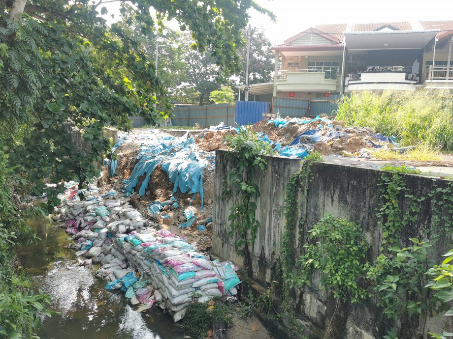 (大北马)焦点地区:甘榜峇鲁团结园;快修复,别搞到人命伤亡才来