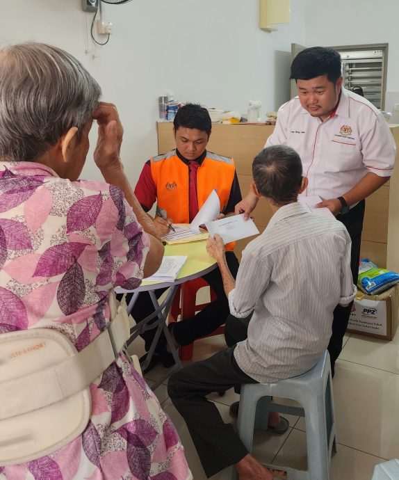 大都会 /家访和提供援助予8户武吉免登国会选区的赤贫家庭/ 5图