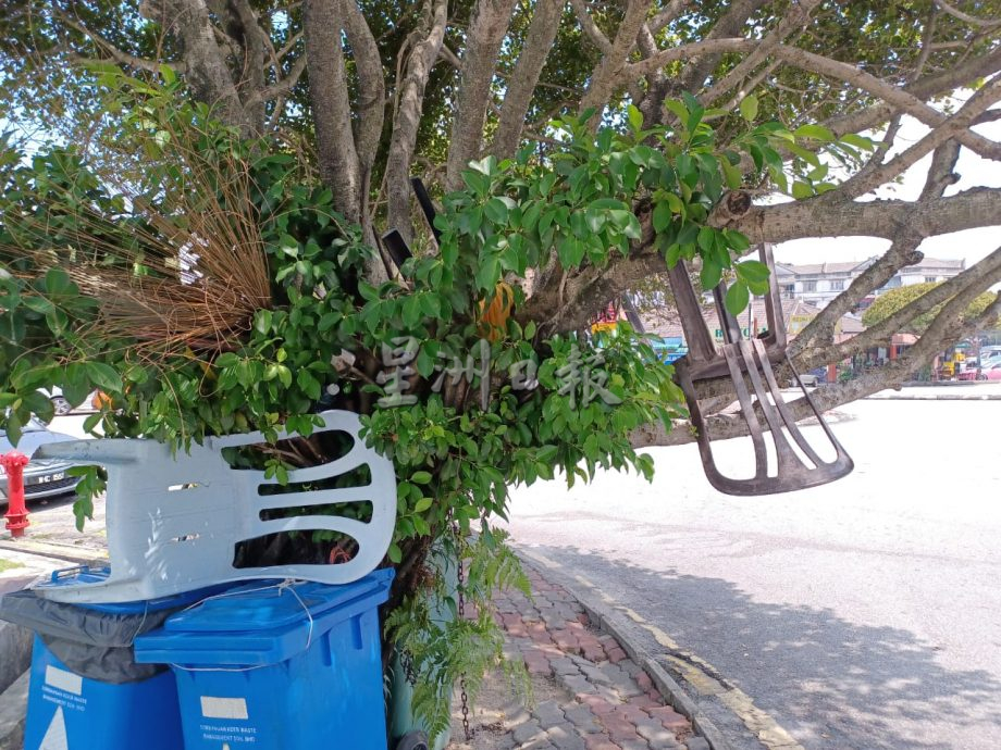 大都会/“你霸我也霸”！班登英达1/25路停车位乱象百出