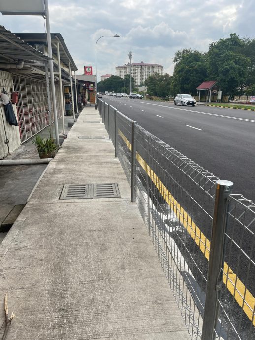 大都会/余保凭-围栏/电讯塔