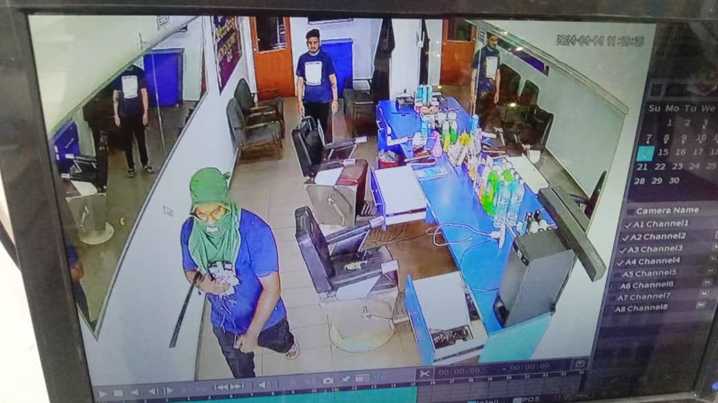 大都会:刀匪砍收银机抢劫/2图