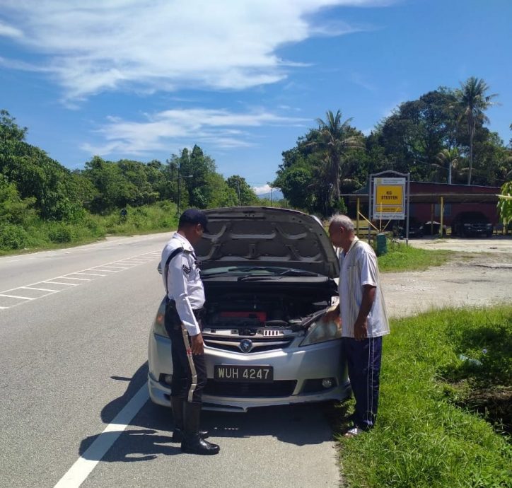 大都会:印裔老夫妇抛锚，巫裔警员来相助/2图