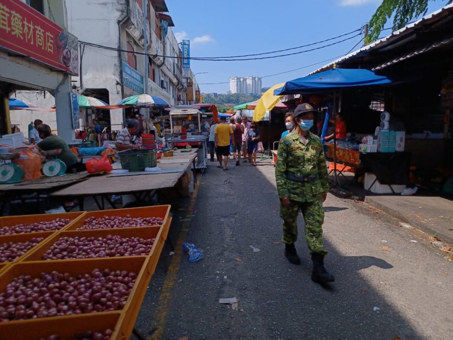 大都会/女小偷前后2天出现在安邦太子园早市和Expo巴刹