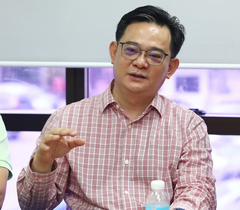 大都会/封面/马华民政剑指新古毛