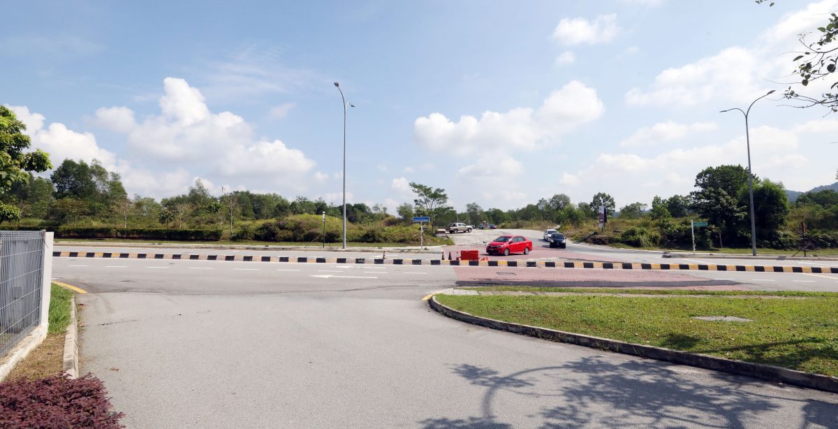 大都会/市政厅设道路分界堤阻交通“闯祸”