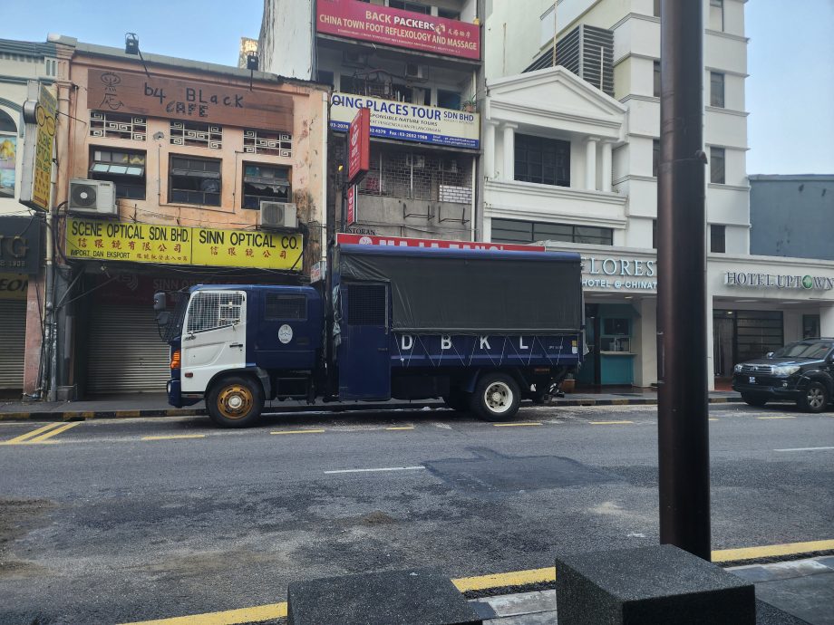 大都会/方贵伦和陈国伟巡视老鼠街