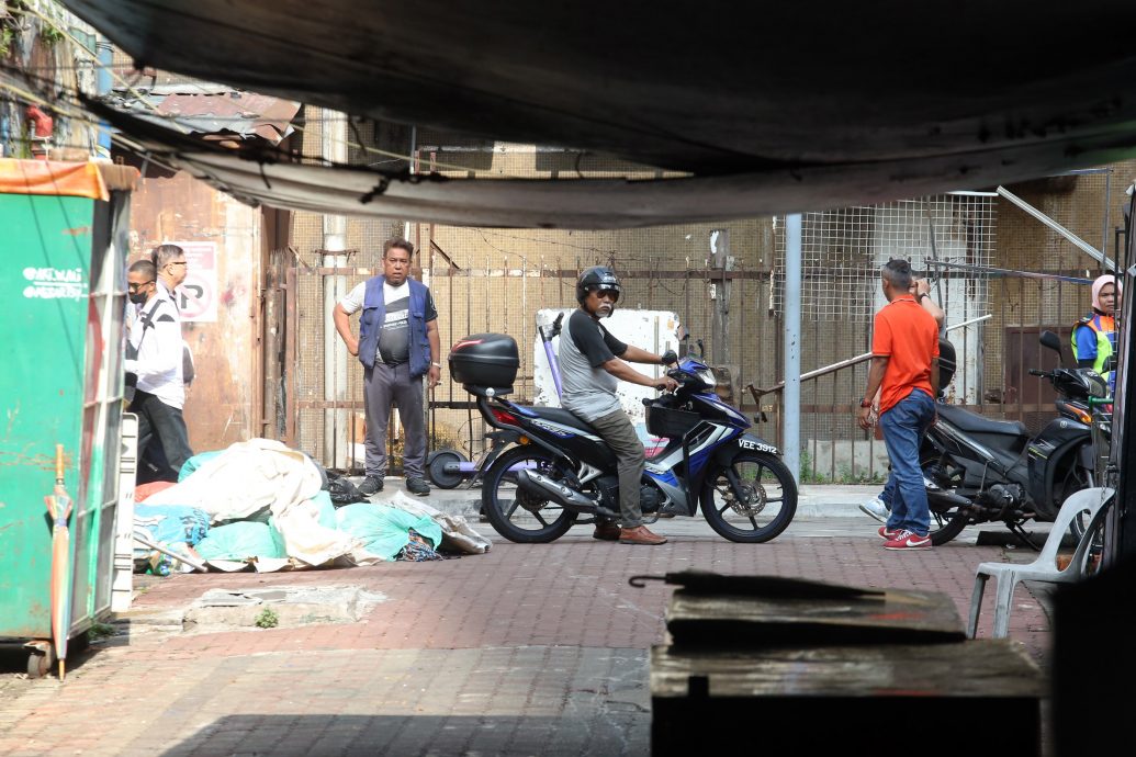 大都会/方贵伦和陈国伟巡视老鼠街