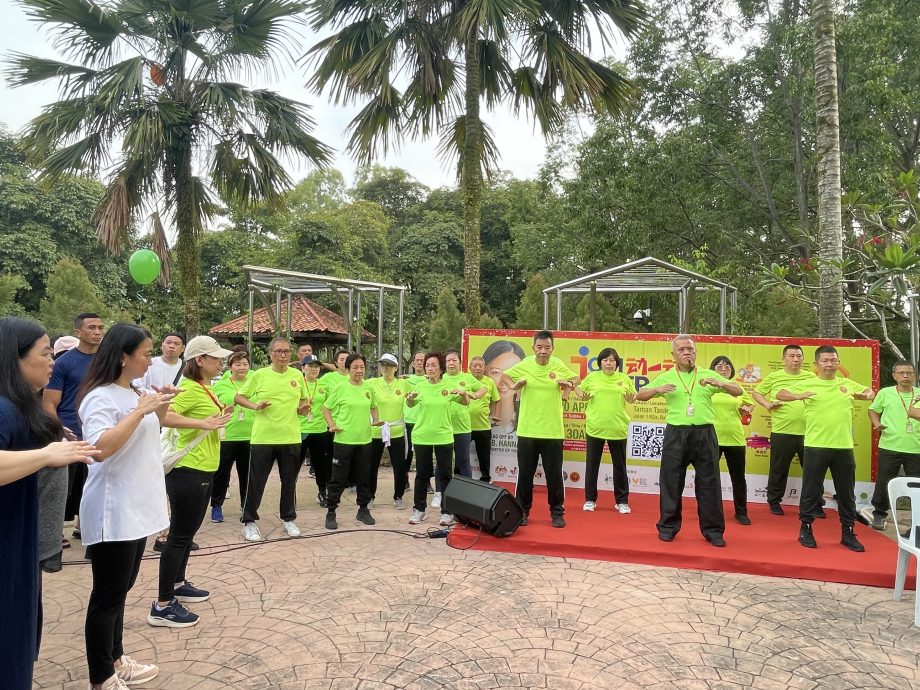 大都会/杨巧双出席健康活动