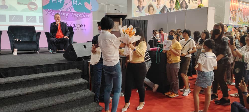 大都会/许友彬、李语希、谢智慧、纪晓贝、农夫 “TA们又来了? ! ‘日本人妻’李语希x许友彬x谢智慧” 红蜻蜓新书分享会暨推介礼/3图