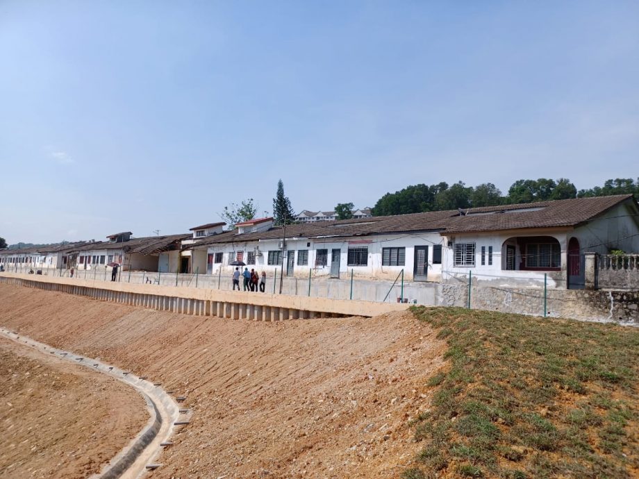 大都会/(主文)加影美华山庄第一期19路27间“危屋”将被拆毁重建