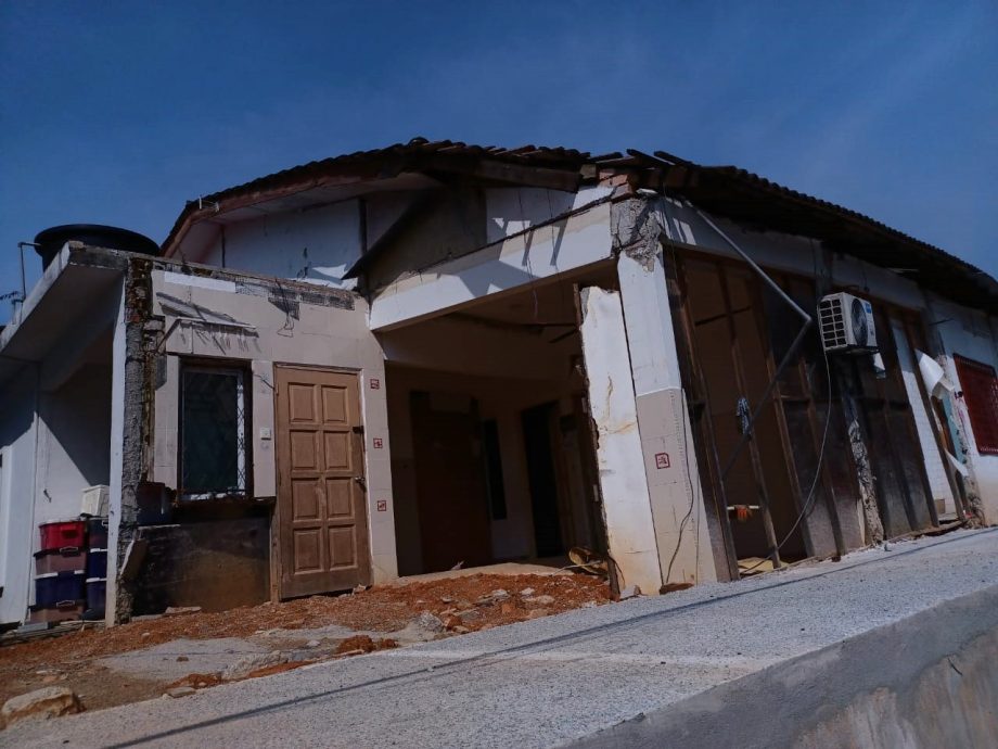 大都会/(主文)加影美华山庄第一期19路27间“危屋”将被拆毁重建