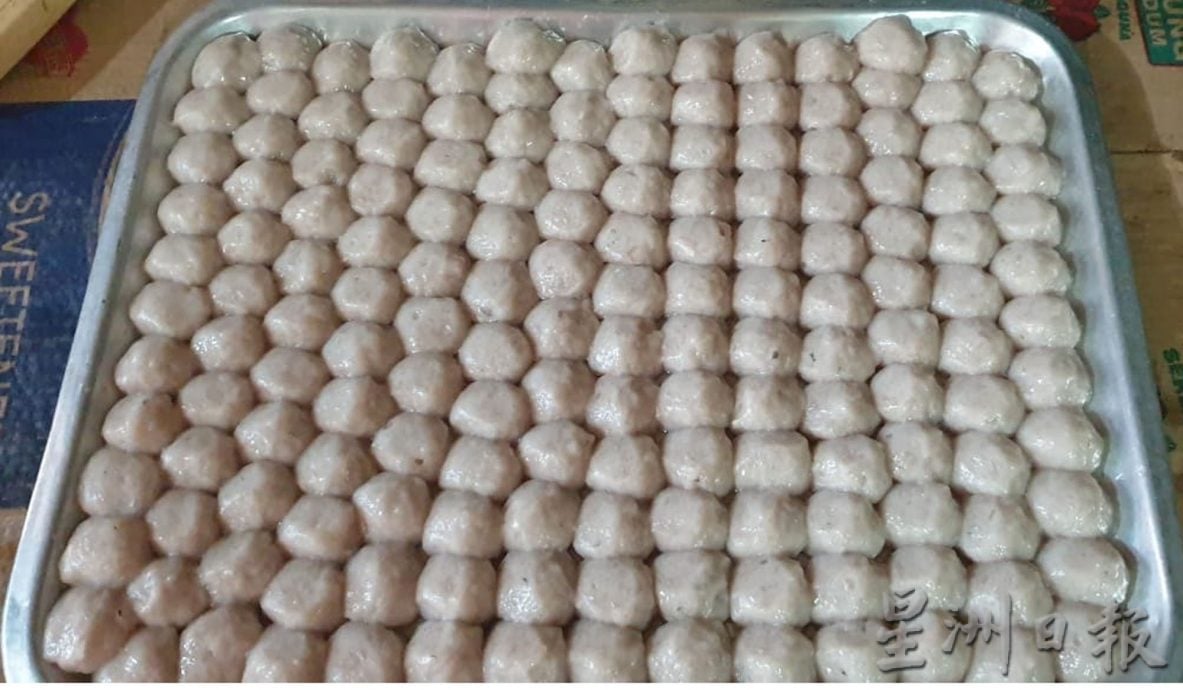 大霹雳封底主文/【老茶室情怀】/班台品南茶室开业逾60年 广东云吞面俘虏味蕾