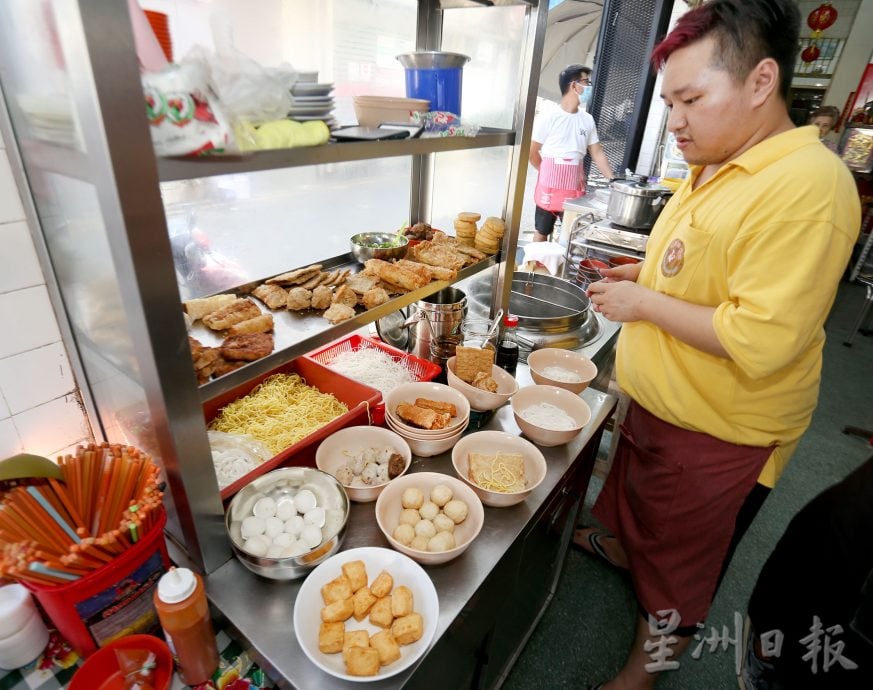 大霹雳封底主文／老茶室情怀|72年传统风味海南咖啡店 琼南茶餐室三代同堂经营