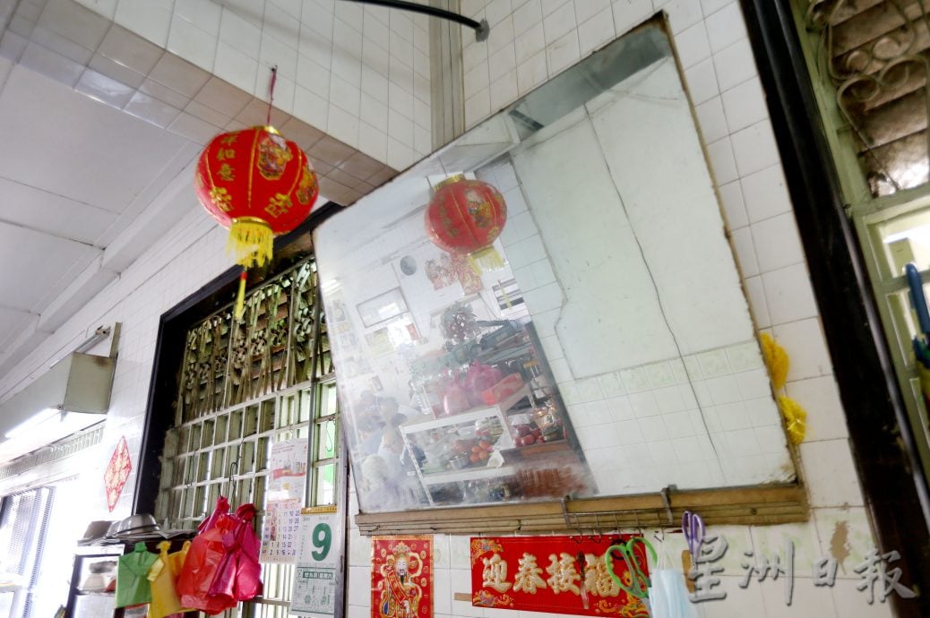 大霹雳封底主文／老茶室情怀|72年传统风味海南咖啡店 琼南茶餐室三代同堂经营