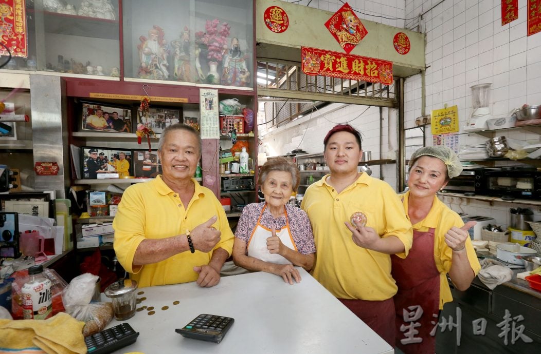 大霹雳封底主文/老茶室情怀|72年传统风味海南咖啡店 琼南茶餐室三代同堂经营