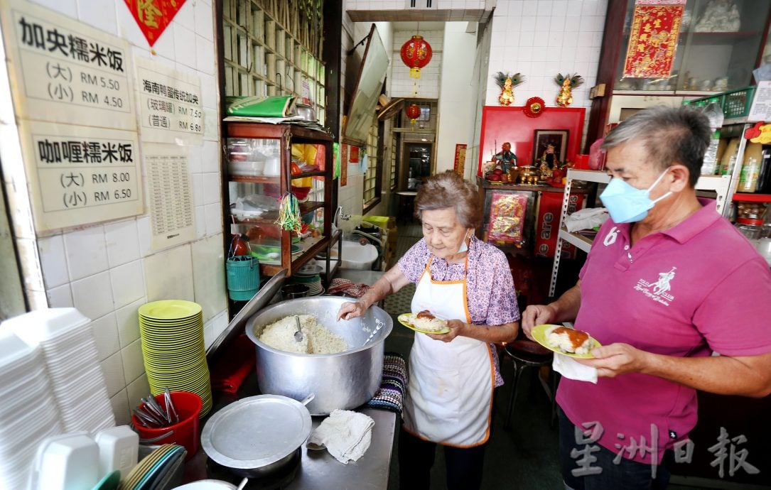 大霹雳封底主文/老茶室情怀|72年传统风味海南咖啡店 琼南茶餐室三代同堂经营