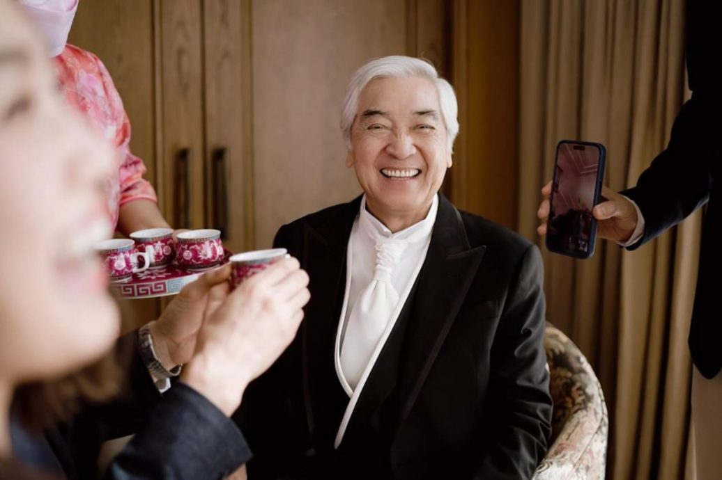 女儿姜丽文香港补摆婚宴 秦沛获敬茶笑到见牙不见眼