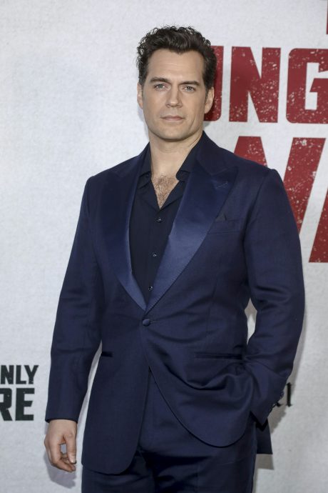 女友被拍到小腹隆起 亨利卡维尔证实开心当爸