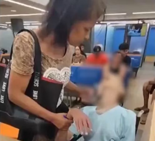 女子推“叔叔”去办贷款 银行机智职员发现老人已死