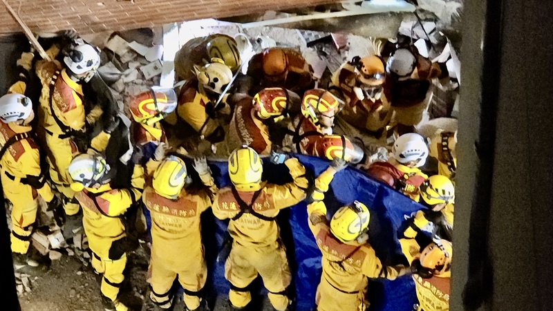 女教师折返救猫受困死 遗体被挖出 校方:她是非常有爱心的老师