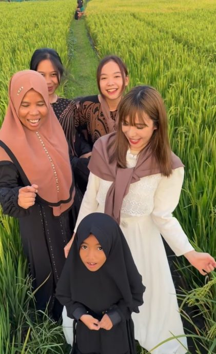 "女雇主跨国探亲女佣<br