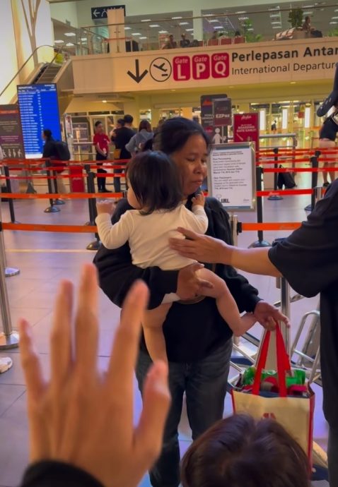 "女雇主跨国探亲女佣<br