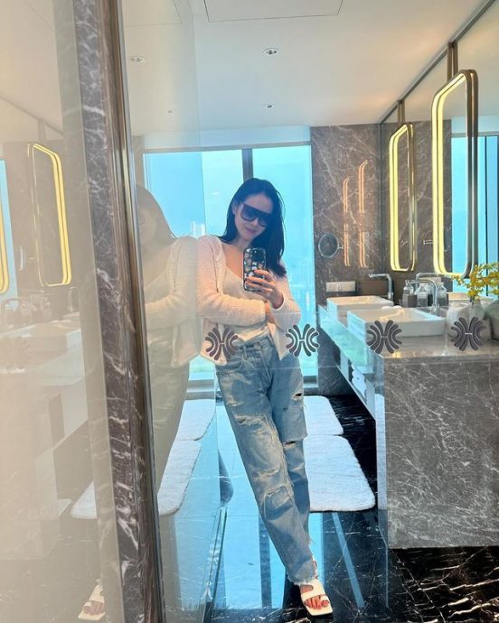 孙艺真蹲地自曝找幸运草　网惊问：客串《泪之女王》？