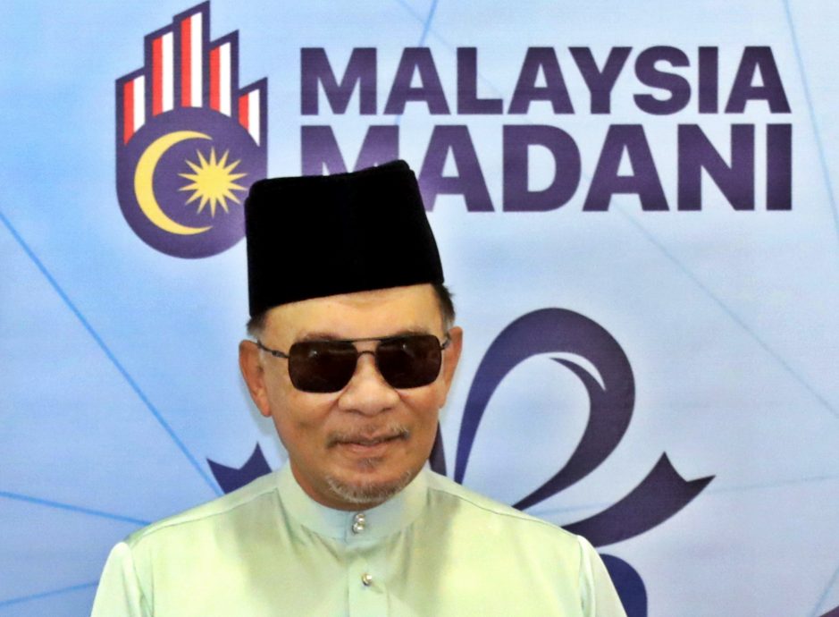 安华戴墨镜因眼睛红肿 首相办公室：疑食物敏感导致