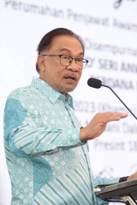 对直升机坠毁10海军罹难感悲痛 安华指示国防部彻查