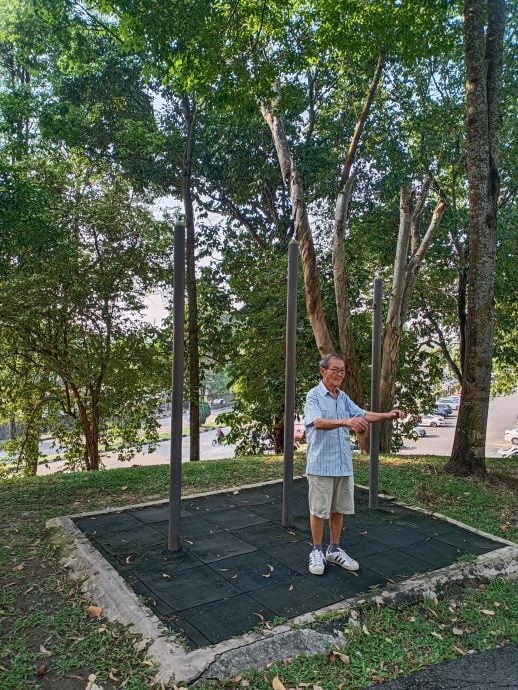 封面-大都会/人民公园走道凹凸不平肇10多人跌倒受伤/17图