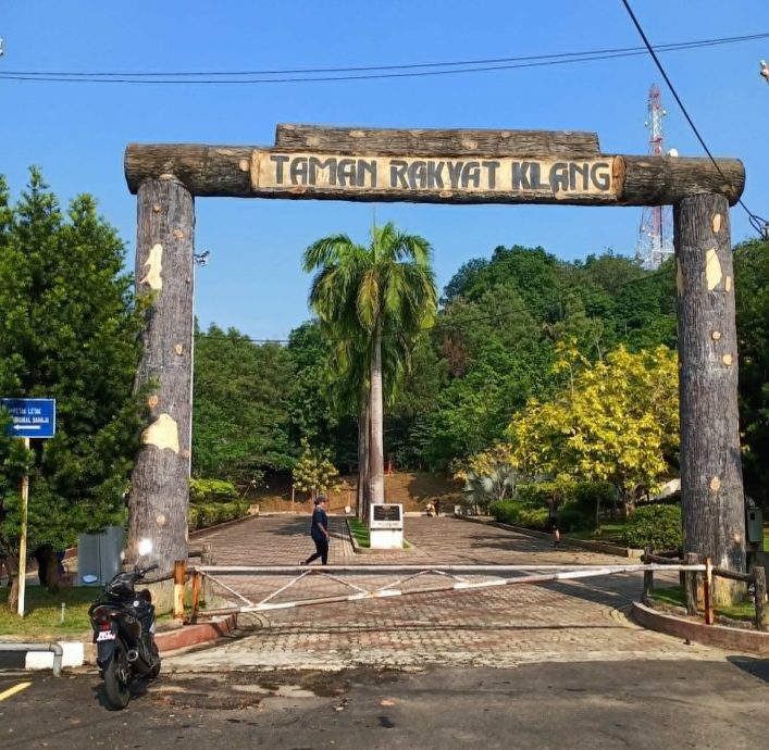 封面-大都会/人民公园走道凹凸不平肇10多人跌倒受伤/17图