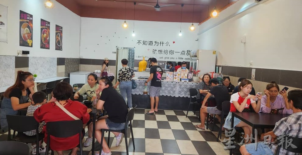 封面主文备稿/开斋节假期到来 天气热冷气餐厅购物商场人气旺
