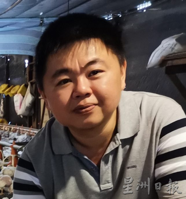 小园主陷成本增收入减困境 曼绒油棕园布袋虫肆虐 